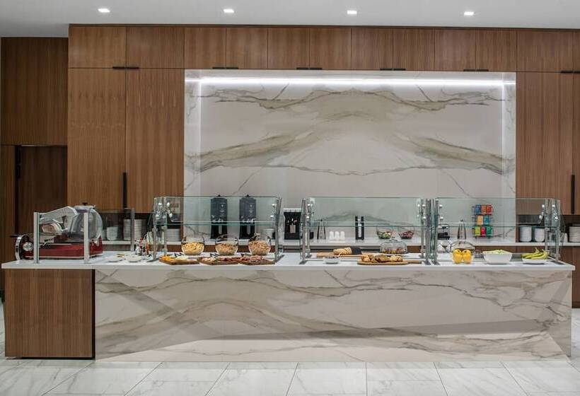 Ac Hotel By Marriott Vancouver Waterfront