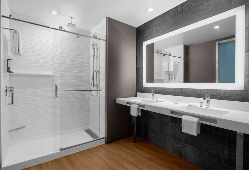 Ac Hotel By Marriott Vancouver Waterfront