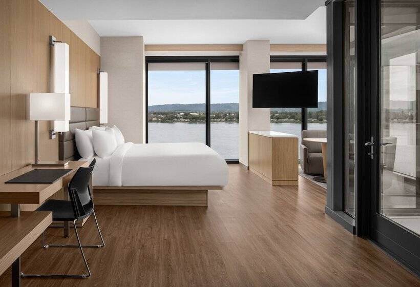 Ac Hotel By Marriott Vancouver Waterfront