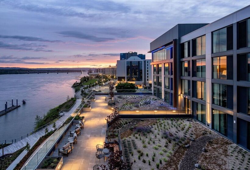 Ac Hotel By Marriott Vancouver Waterfront