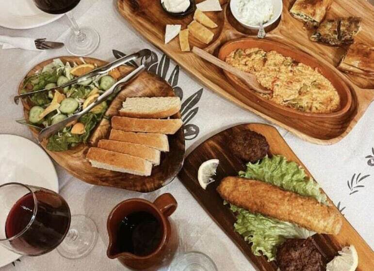 فندق Tradita E Beratit