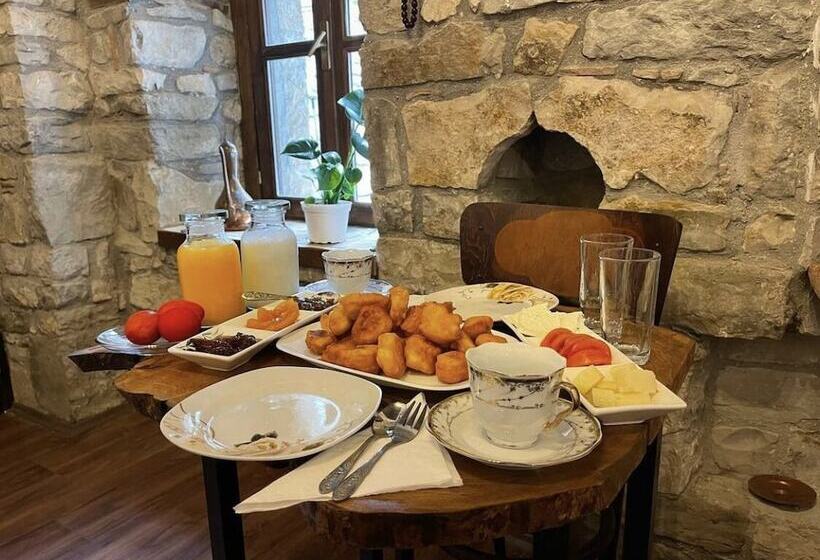 בית מלון כפרי Tradita E Beratit