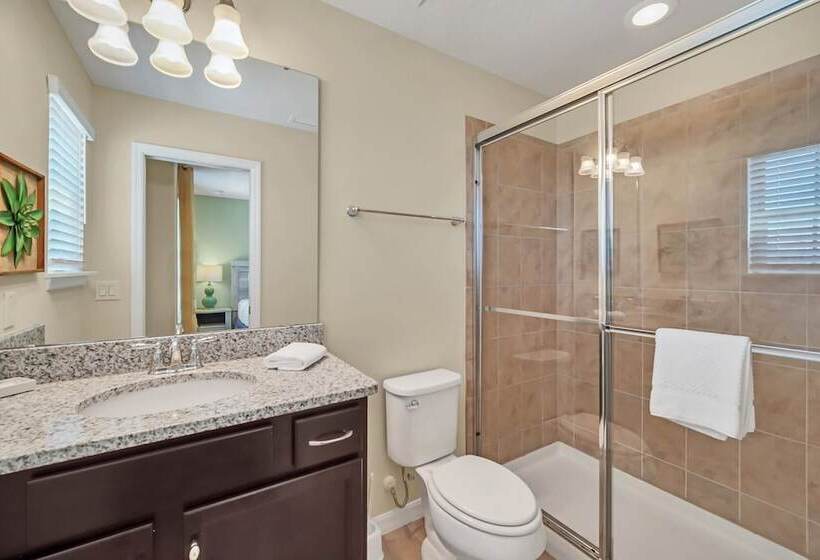 Modern And Colorful Home! Spiderman, Princess And Mickey Themed Rooms & Perfect Movie/game Room!