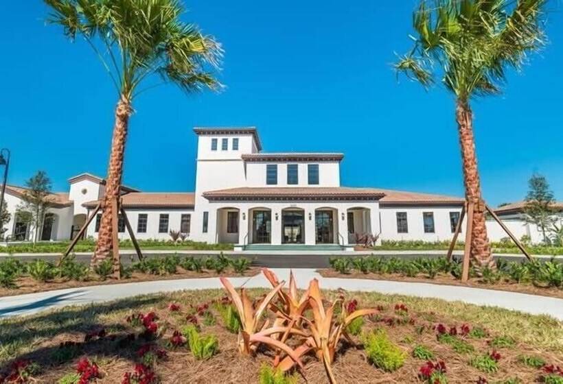 Modern And Colorful Home! Spiderman, Princess And Mickey Themed Rooms & Perfect Movie/game Room!