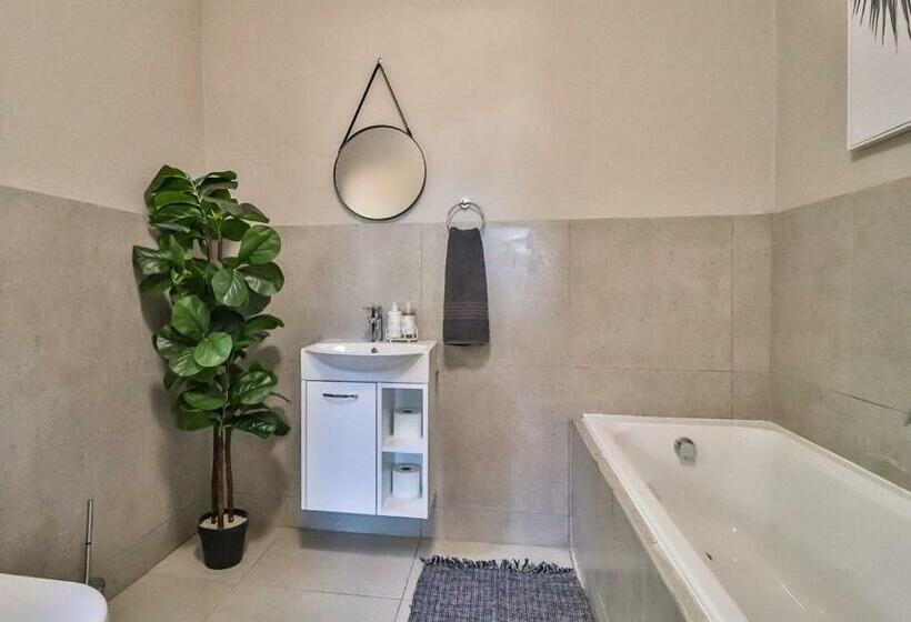 膳宿费 Featherwood Farm & Nyala Lodge