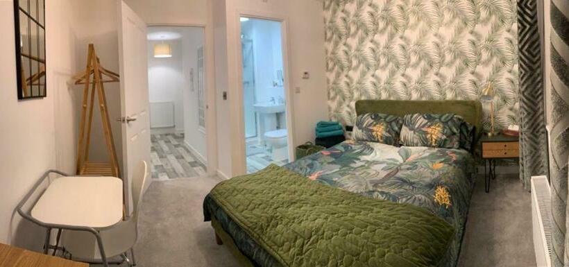 Peterborough City Center One Bed Apartment With Free Private Parking