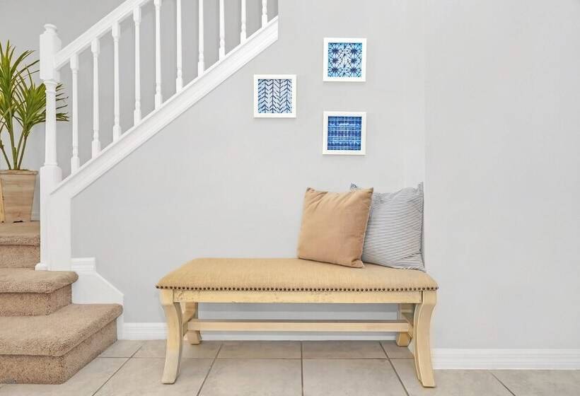 Stunning Lake View Themed Bedrooms With Comfortable And Sophisticated Decor 5ws886