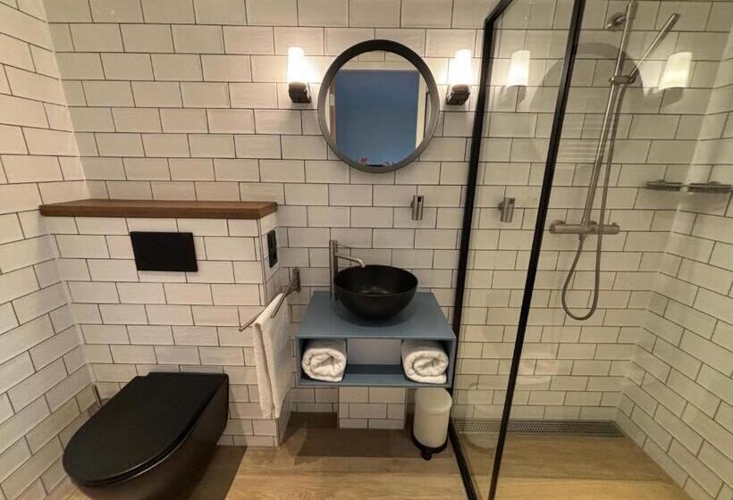 Bed And Breakfast Chickpointcharlie