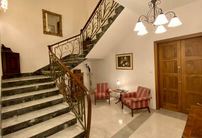 تختخواب و صبحانه Maltese Garden Villa