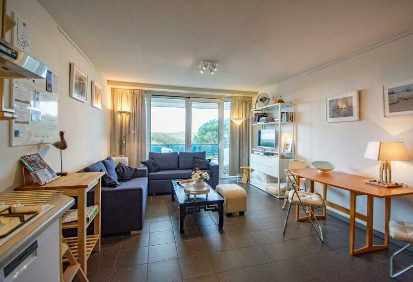 Apartment With Kitchen