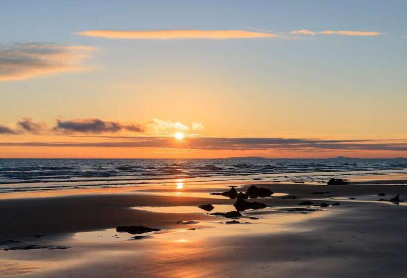 Borth Family House On The Beach Sleeps 7