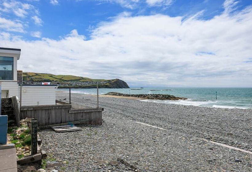 Borth Family House On The Beach Sleeps 7