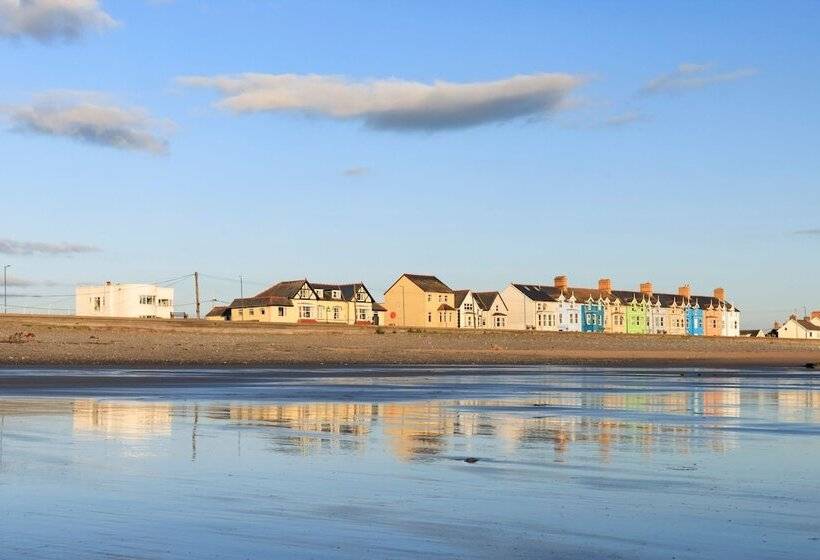 Borth Family House On The Beach Sleeps 7