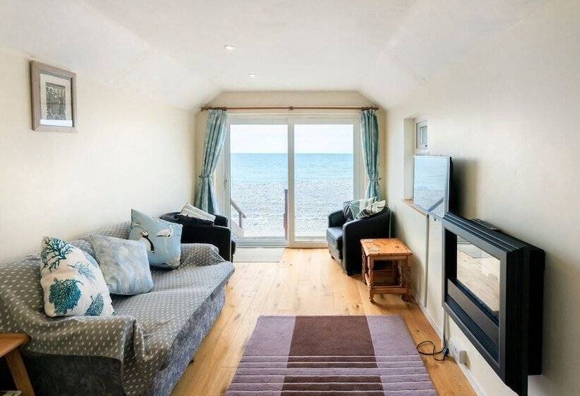 Borth Family House On The Beach Sleeps 7
