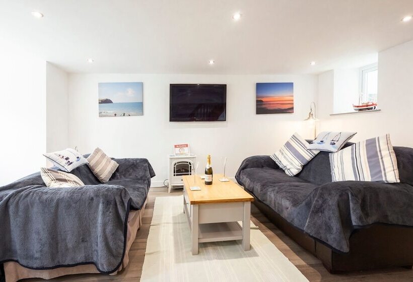 Borth Family House On The Beach Sleeps 7