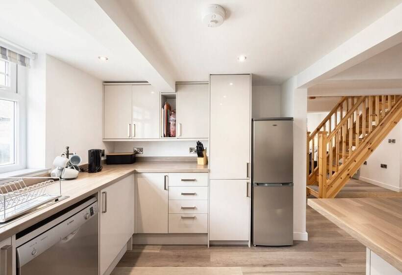 Borth Family House On The Beach Sleeps 7