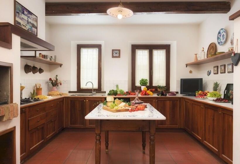 La Panoramica 8, Emma Villas