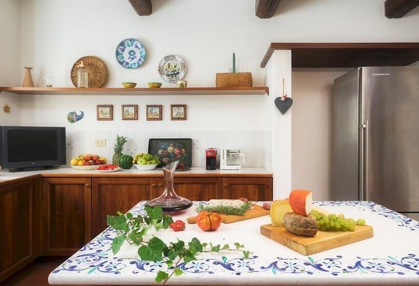 La Panoramica 8, Emma Villas