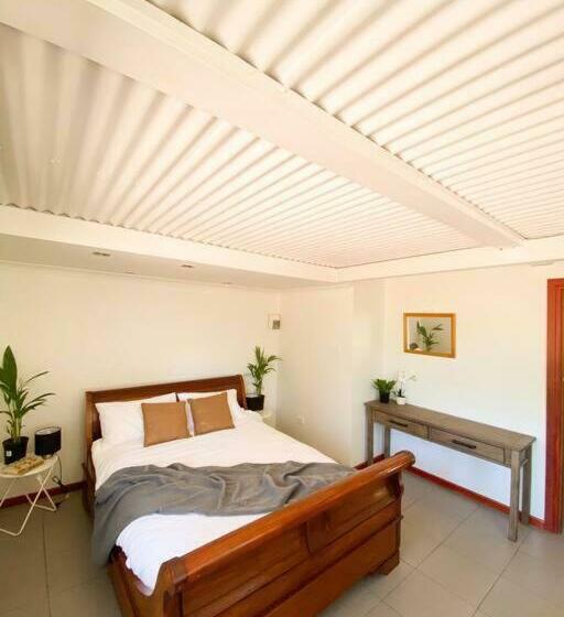 Peacehaven Shack On The Irwin Inlet