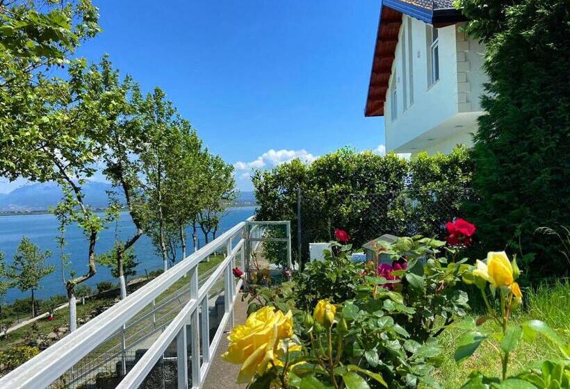 پانسیون Xhuli Guesthouse
