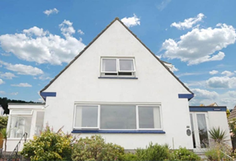 Spacious Detached House With Parking & Views