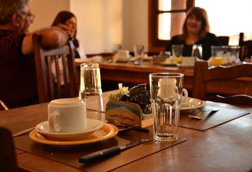 ユースホステル Oikos