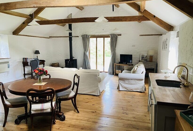 Beautiful Barn Conversion With Wood Burning Stove