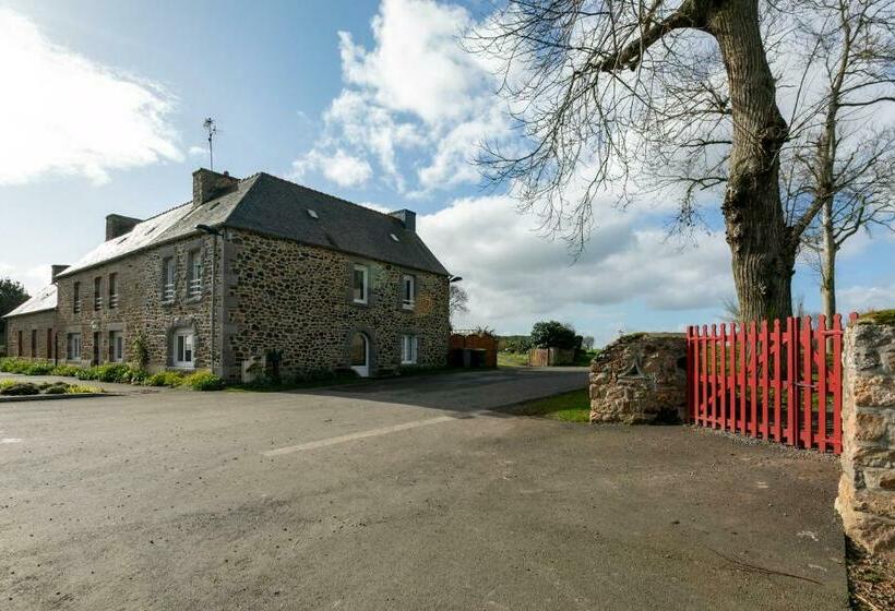 مبيت وإفطار Les Hortensias   Les Chambres De Kergrist