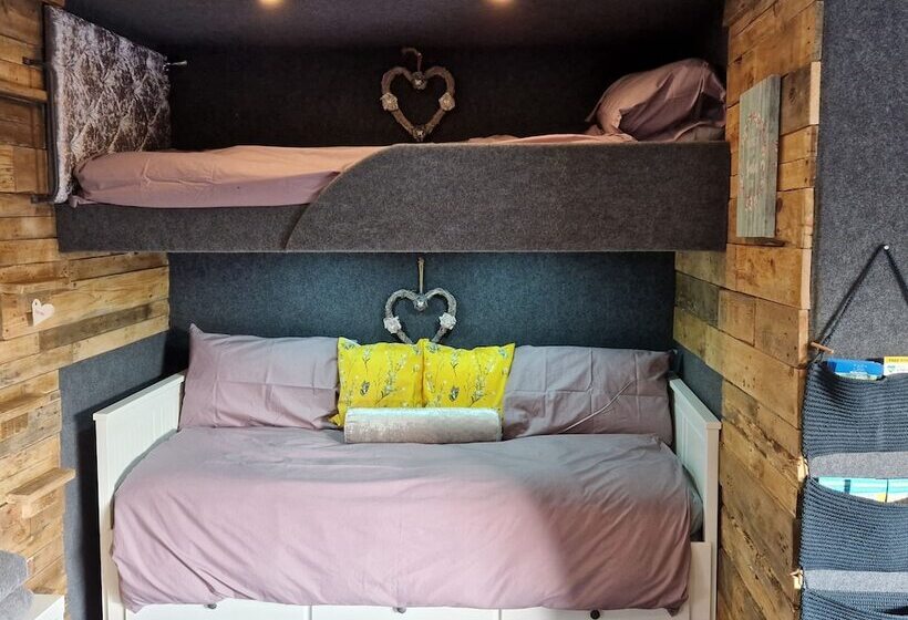 Birdsong Lodge   Peaceful   Dog Friendly