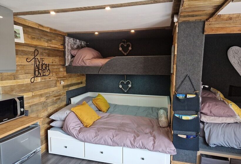 Birdsong Lodge   Peaceful   Dog Friendly