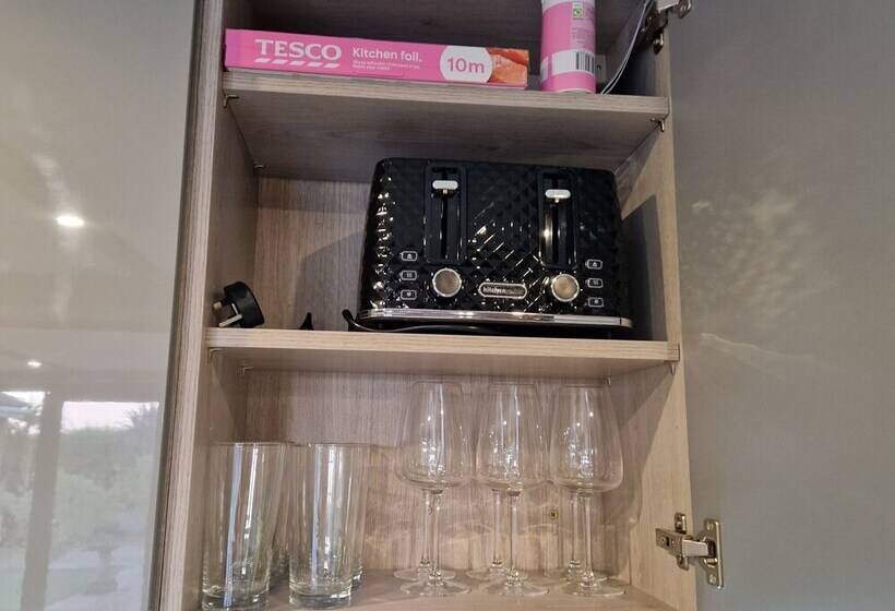 Birdsong Lodge   Peaceful   Dog Friendly