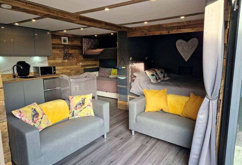 Birdsong Lodge   Peaceful   Dog Friendly