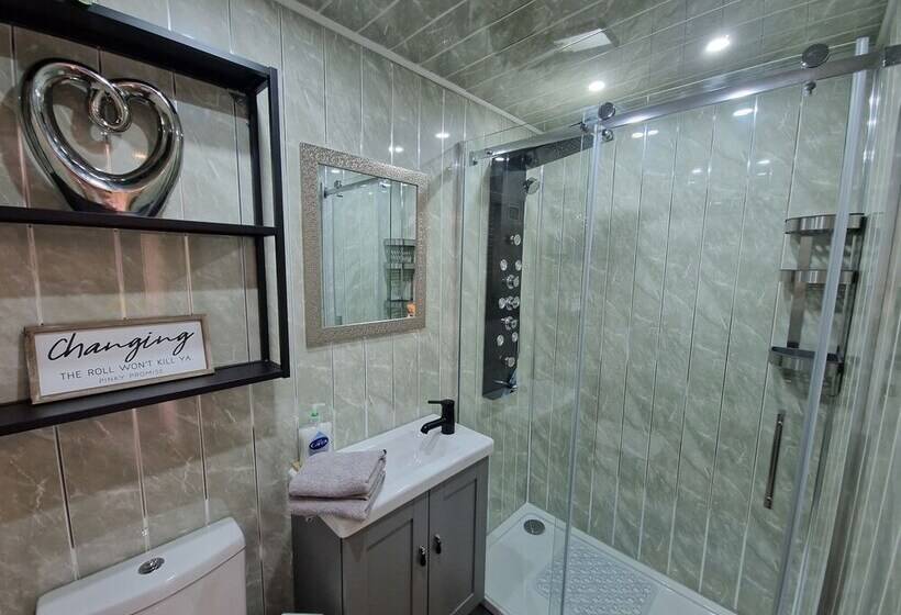 Birdsong Lodge   Peaceful   Dog Friendly