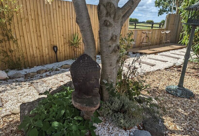 Birdsong Lodge   Peaceful   Dog Friendly