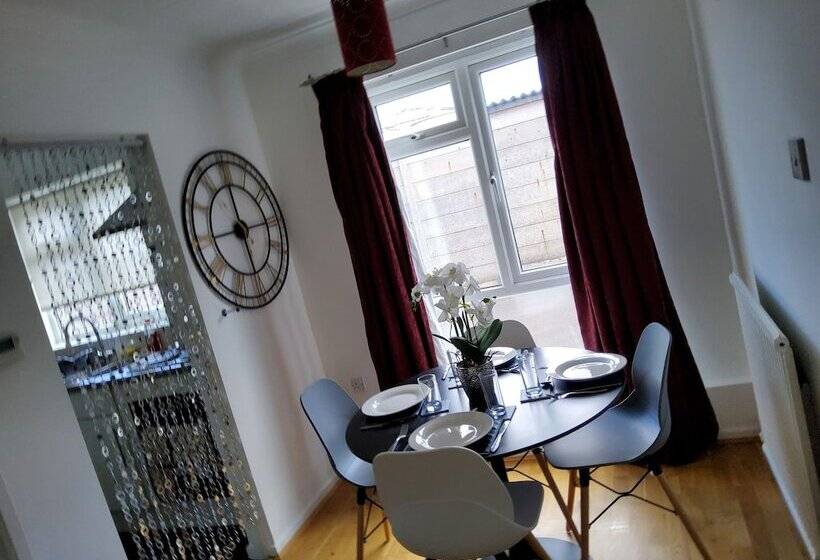 Charming 2 Bed Apartment Located In Elham Norwich