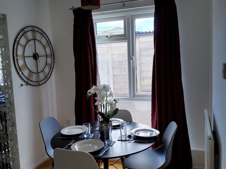 Charming 2 Bed Apartment Located In Elham Norwich