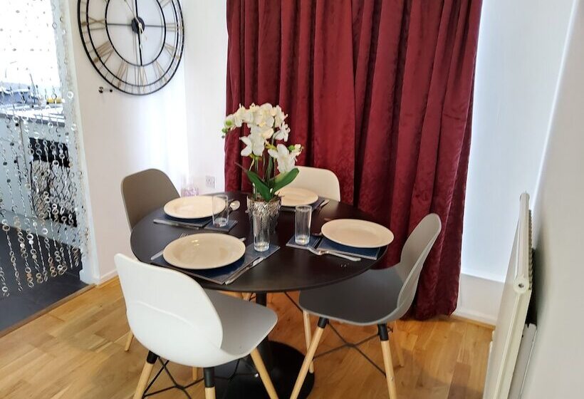 Charming 2 Bed Apartment Located In Elham Norwich