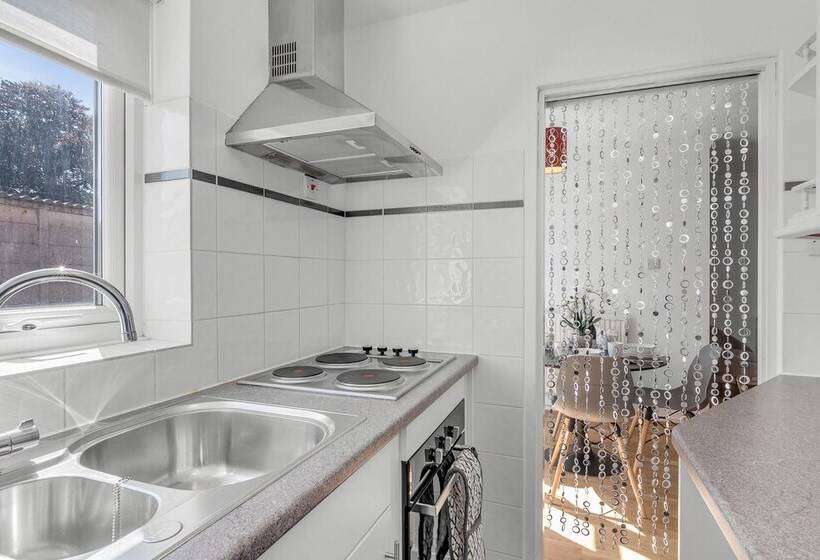 Charming 2 Bed Apartment Located In Elham Norwich