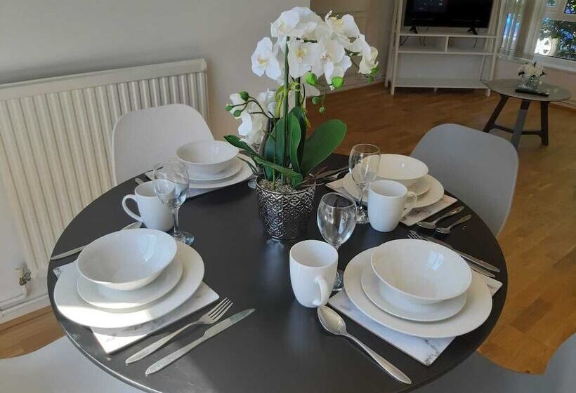 Charming 2 Bed Apartment Located In Elham Norwich