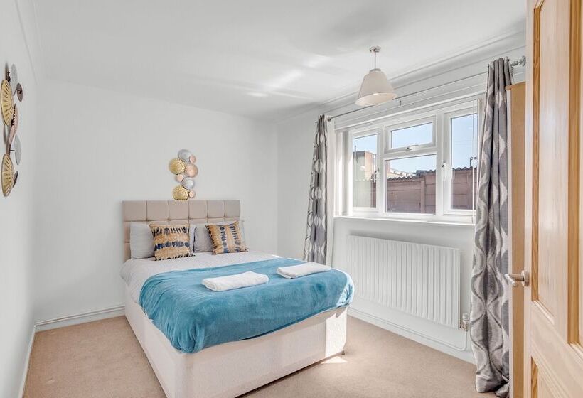 Charming 2 Bed Apartment Located In Elham Norwich