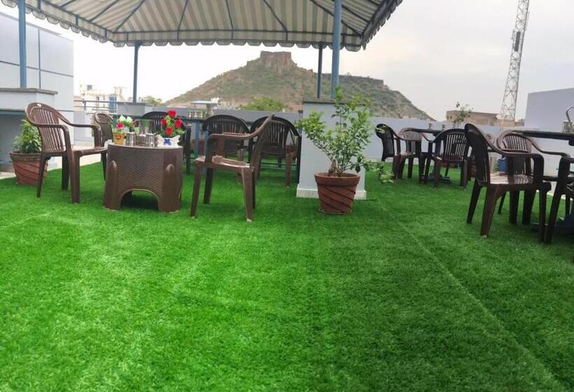 בית מלון כפרי Center Point Kuchaman City