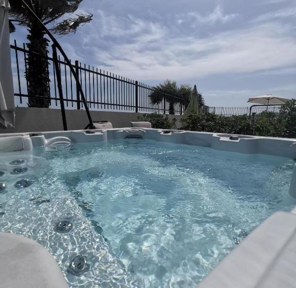 ホテル Le Nautilia Résidence De Luxe Réservée Aux Couples