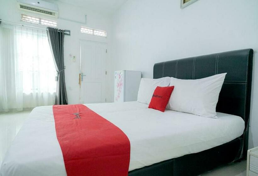 ホテル Reddoorz Syariah Near Rs Awal Bros Batam