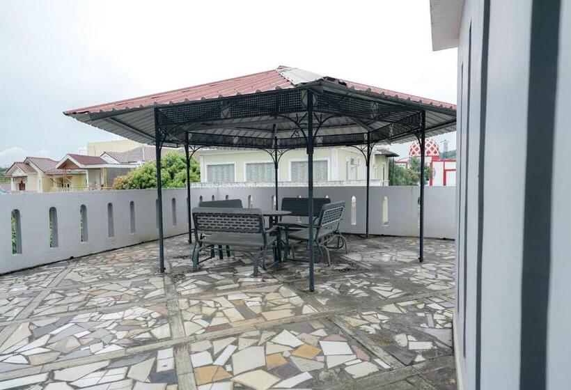 ホテル Reddoorz Syariah Near Rs Awal Bros Batam