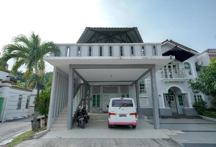 ホテル Reddoorz Syariah Near Rs Awal Bros Batam