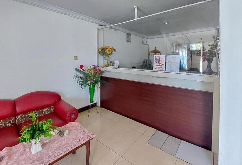 Отель Reddoorz @ Tanjung Selor