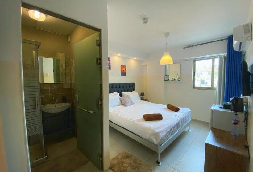 هتل The Castle Star