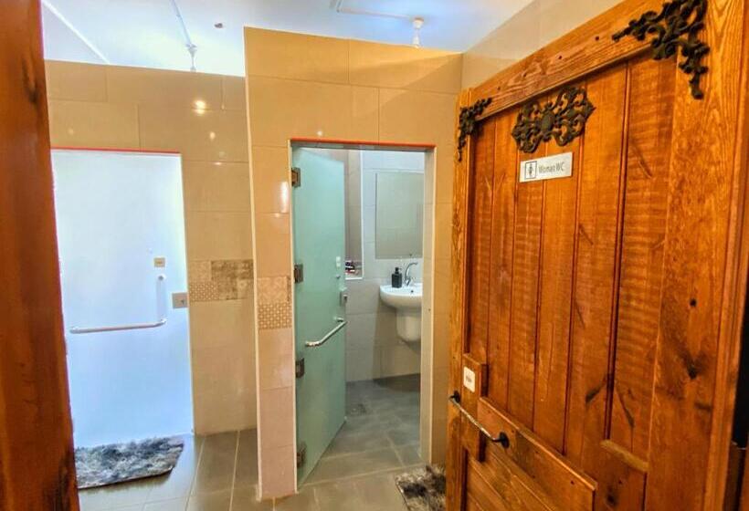 هتل The Castle Star