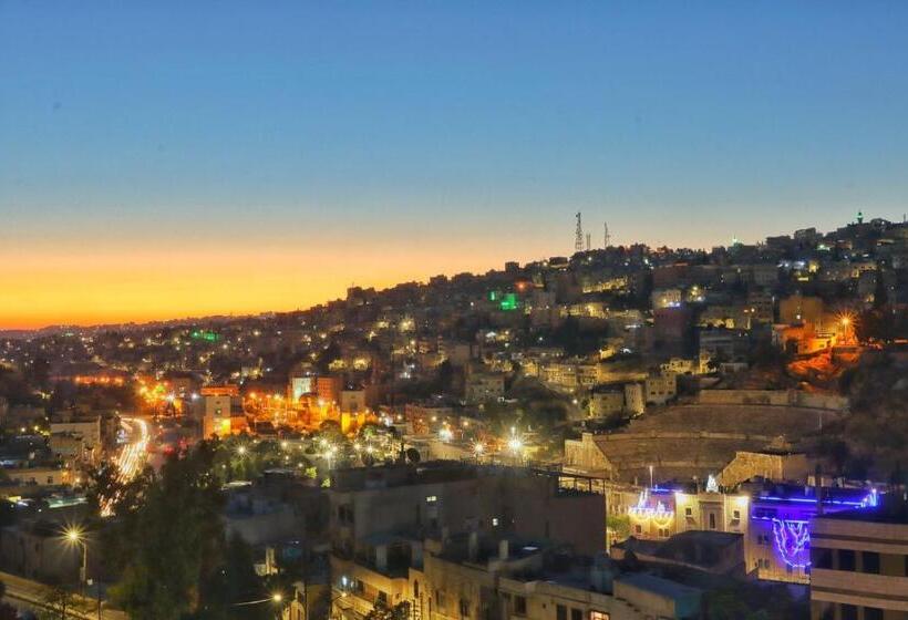 هتل The Castle Star