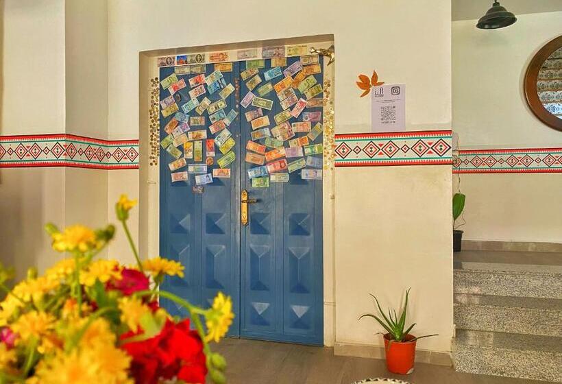 هتل The Castle Star